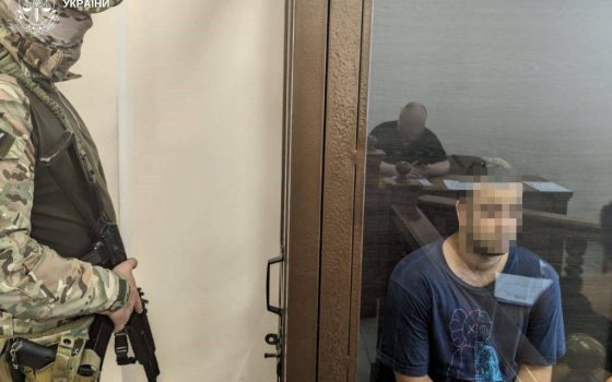 Маскувалися під кур’єрів: СБУ затримала одного з учасників угрупування паліїв військових авто в Одесі (фото) «фото»