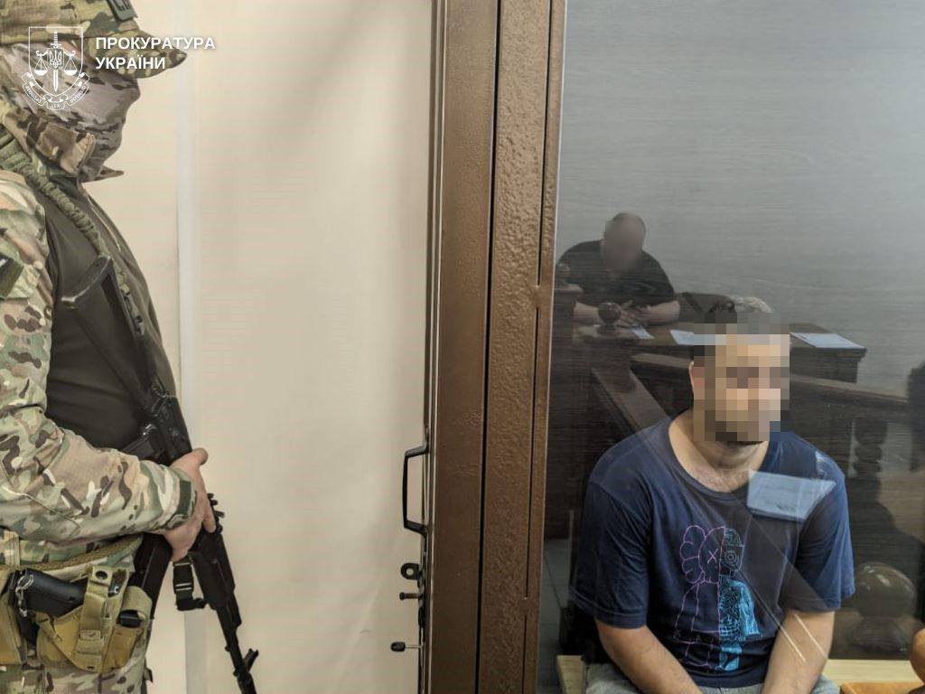 Маскувалися під кур’єрів: СБУ затримала одного з учасників угрупування паліїв військових авто в Одесі (фото) «фото»