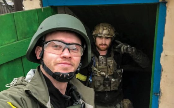 Документалка про волонтера, який врятував сотні людей на Донеччині, отримала нагороду «Еммі» (фото) «фото»