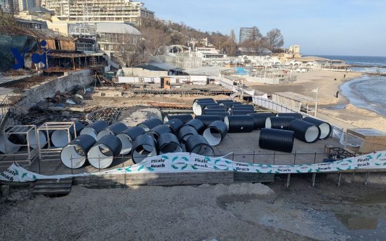 Новоаркадійський колектор в Одесі «викидає» відходи прямо на пляж під час ремонту (фото, відео) «фото»