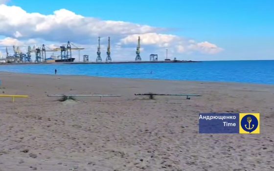 Окупанти готують порт Маріуполя до прийому військових катерів, — Андрющенко (відео) «фото»