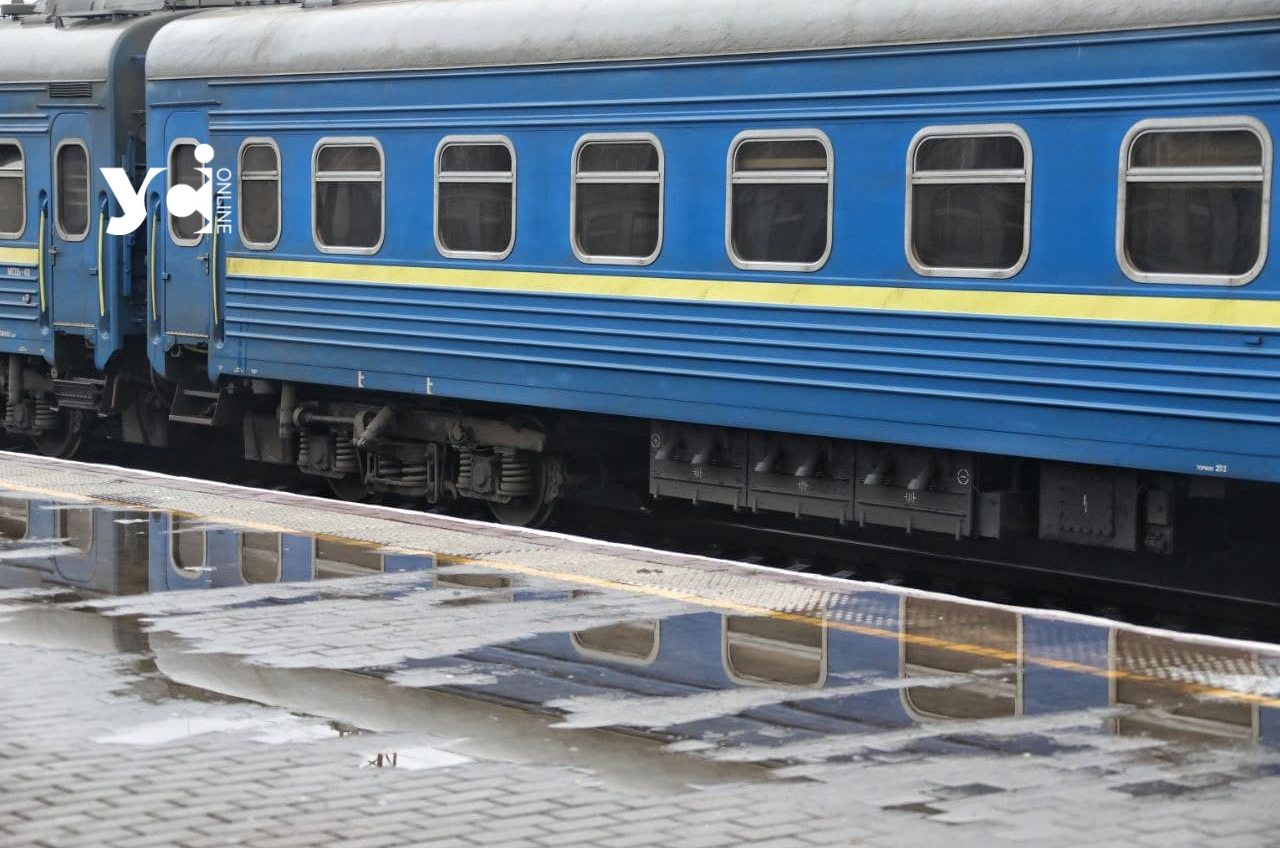 Через атаку на залізничну інфраструктуру затримуються поїзди, серед них — рейс з Одеси «фото»