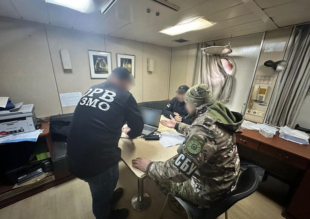 В Одесі арештували іноземне судно, яке возило українське зерно з окупованого Криму (фото) «фото»