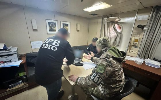 В Одесі арештували іноземне судно, яке возило українське зерно з окупованого Криму (фото) «фото»