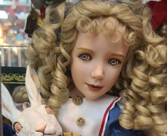 У Домі Блещунова відкриється виставка «Крізь Дзеркало до Дивокраю» (фото) «фото»