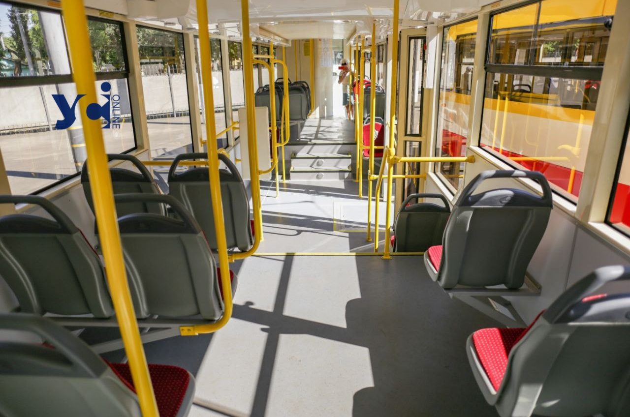 Електротранспорт в Одесі сьогодні також не працює: рух забезпечують соціальні автобуси «фото»