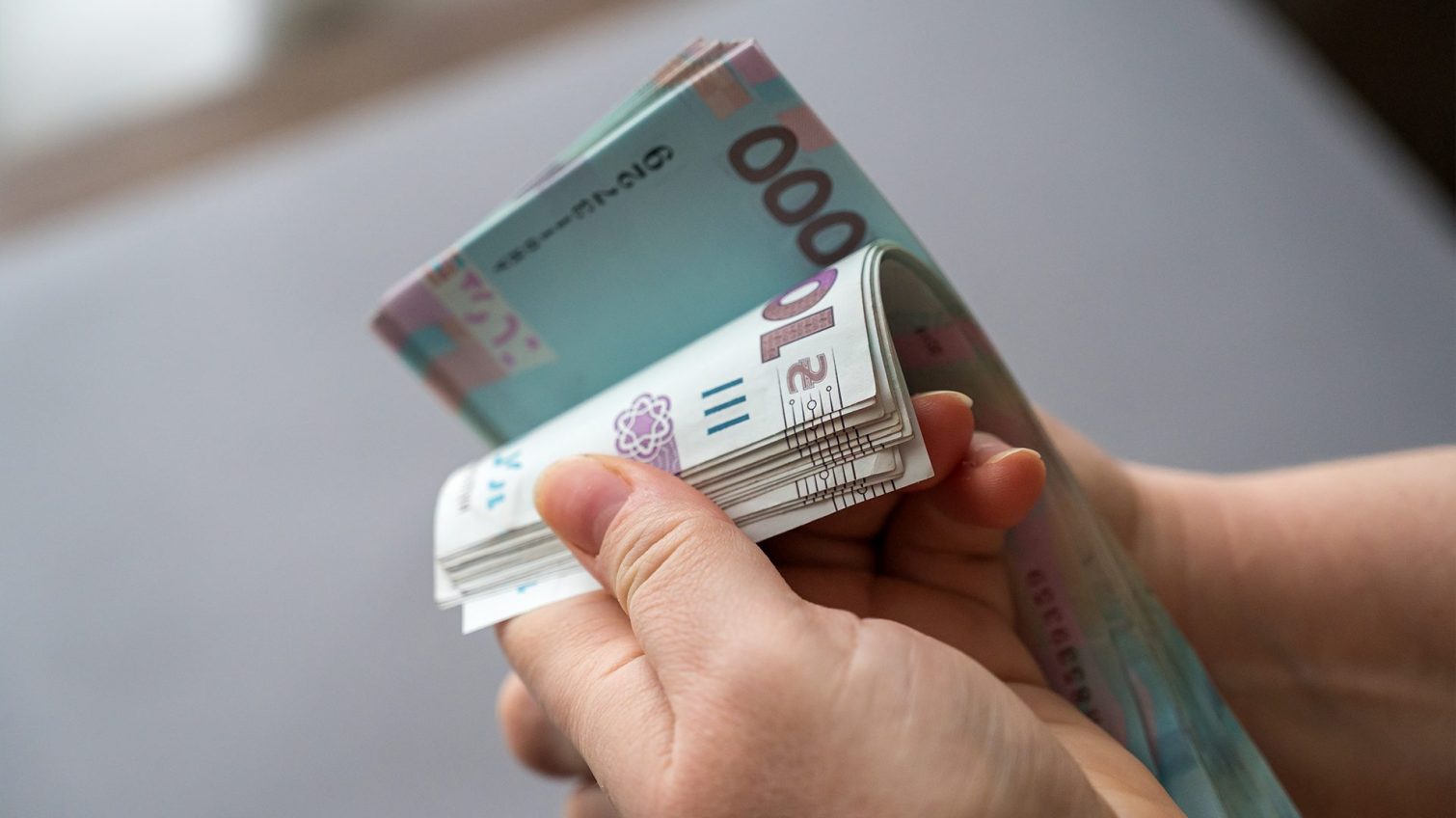 Українці частіше беруть кредити, а банки — позиваються на боржників «фото»