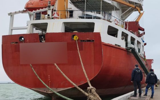 В Одесі арештували іноземне судно, яке возило українське зерно з окупованого Криму (фото) «фото»