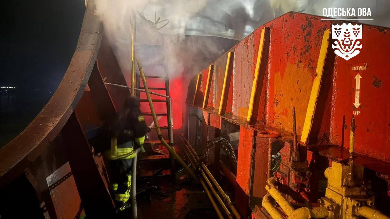 Росіяни вдарили по цивільному судну з соєю в Одеському порту «фото»