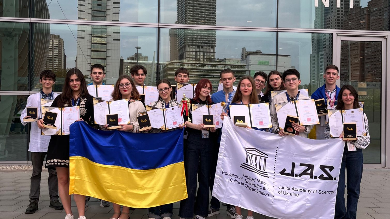 17 медалей і дві ґранд-нагороди: українські школярі блискуче виступили на виставці винаходів у Тайвані (фото) «фото»