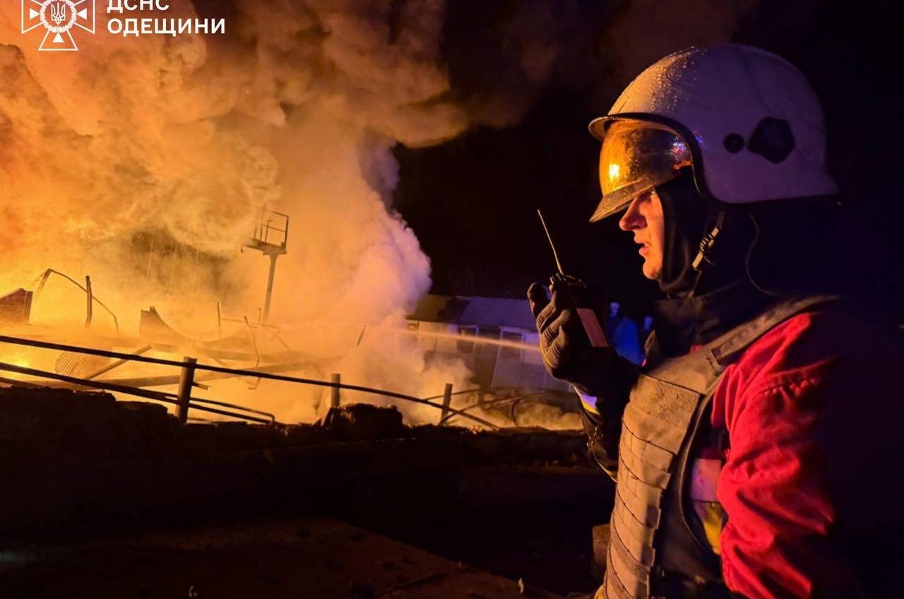Вночі росіяни поцілили в інфраструктуру Ананьєва: виникла пожежа (фото) «фото»