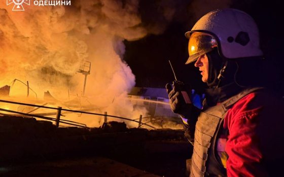 Вночі росіяни поцілили в інфраструктуру Ананьєва: виникла пожежа (фото) «фото»