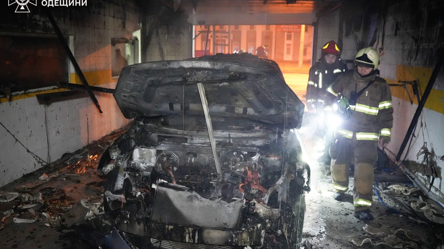 В Одесі на Степовій горіли авто та дах СТО (відео, фото) «фото»