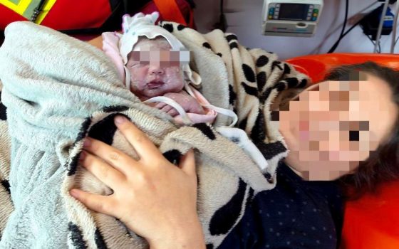 Між Градениць та Біляївкою: на Одещині у кареті швидкої народилося маля (фото) «фото»