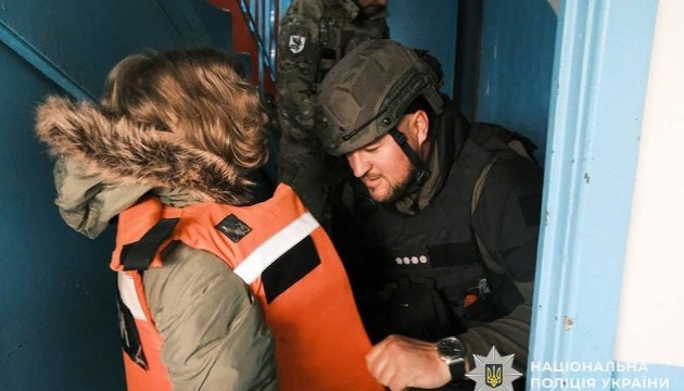 У прифронтових областях досі чекають на евакуацію понад 700 дітей «фото»