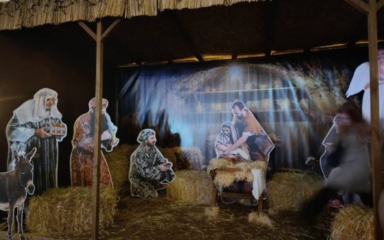 В Одесі на Грецькій площі встановили вертеп із портретами мешканців міста – деякі одесити проти інсталяції «фото»