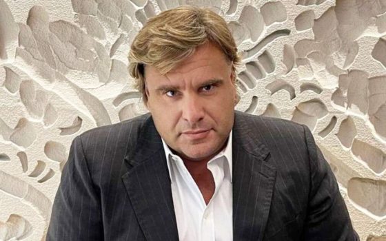 Галантерник з-за кордону тисне на впливове українське медіа  «фото»