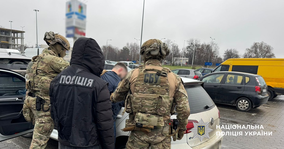 Поліція Одеси викрила «чорних зброярів», які вели міжрегіональну торгівлю автоматами Калашникова (фото) «фото»