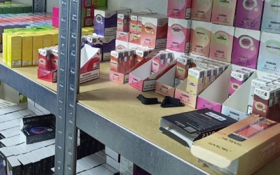 На Одещині оштрафували чоловіка, який торгував електронними сигаретами та рідинами під виглядом техніки (фото) «фото»