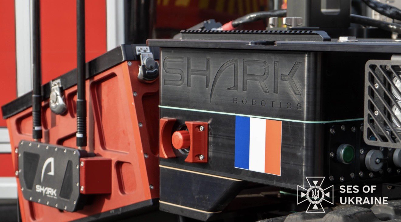 Франція передала Україні 40 роботів-пожежників, які працювали на гасінні пожежі в Нотр-Дамі (фото, відео) «фото»