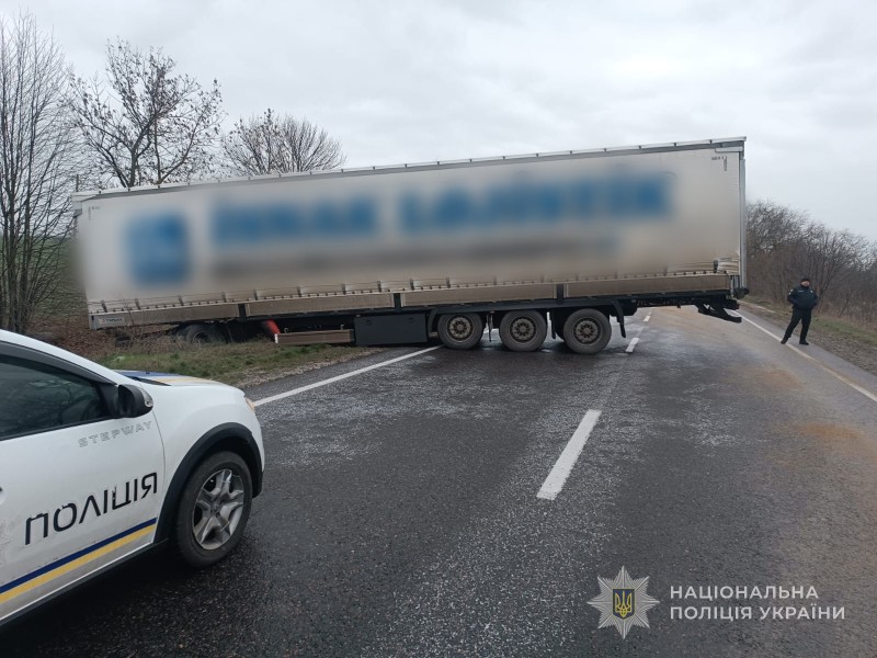 На трасі Одеса – Рені неподалік Сарати ускладнений рух транспорту «фото»