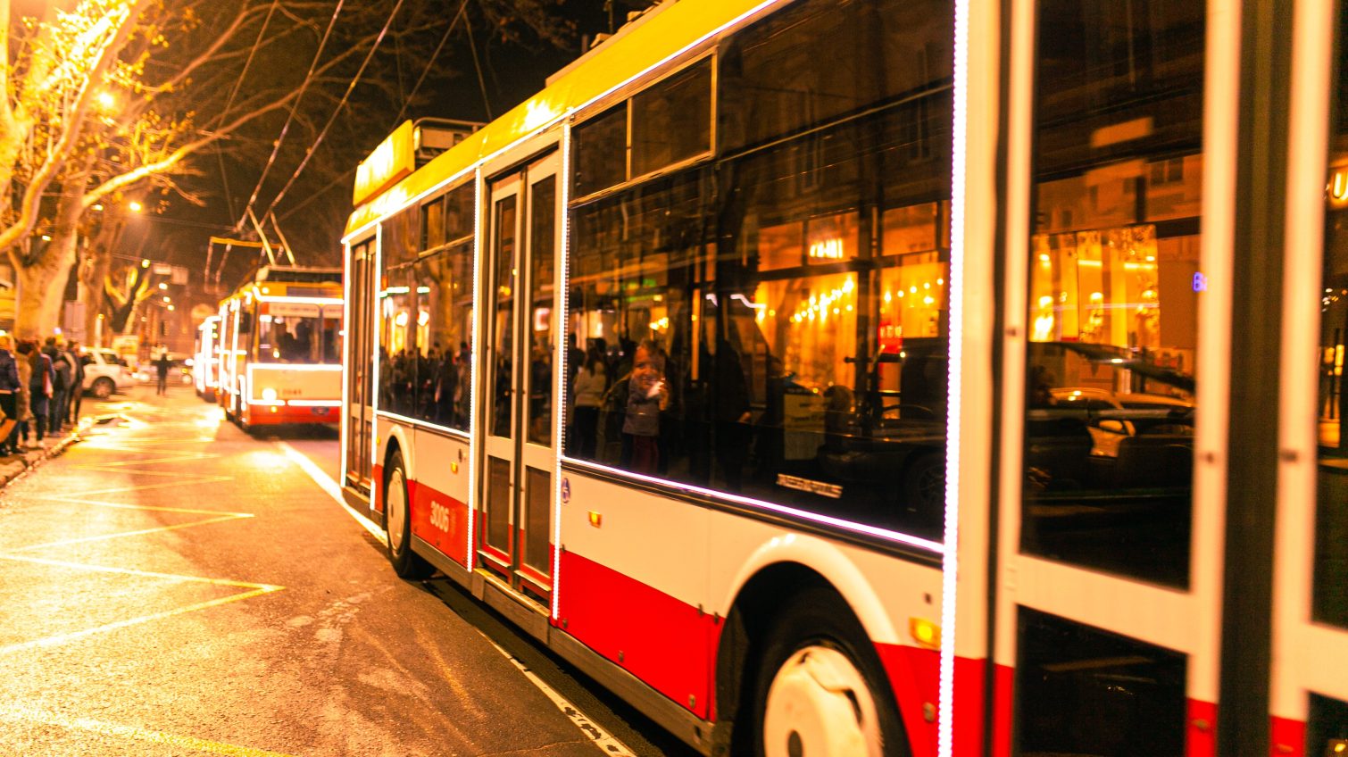 До Дня Святого Миколая в Одесі запускають святкові трамваї та тролейбуси «фото»