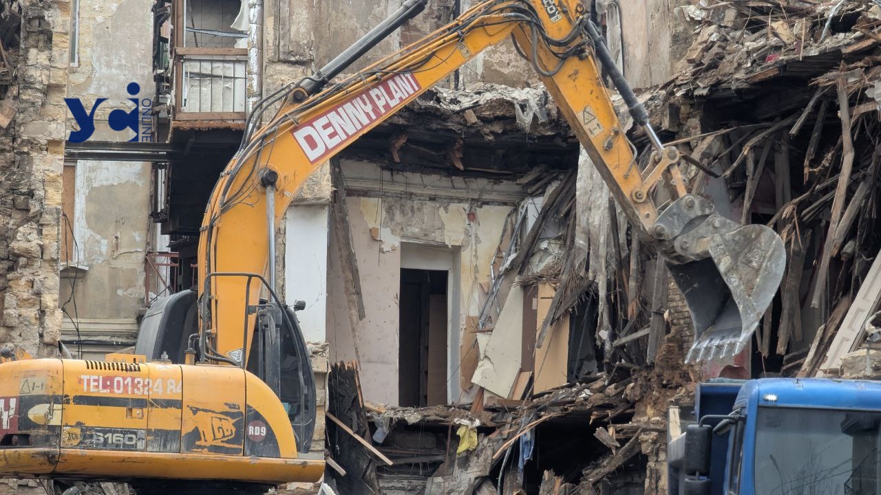 На Новосельського розпочали демонтаж будинків, що значно постраждали від російського обстрілу (фото, відео) «фото»