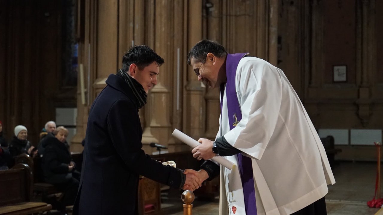 Папа Римський відзначив молодого художника з Білгорода-Дністровського за подаровану картину «Молитва» (фото) «фото»