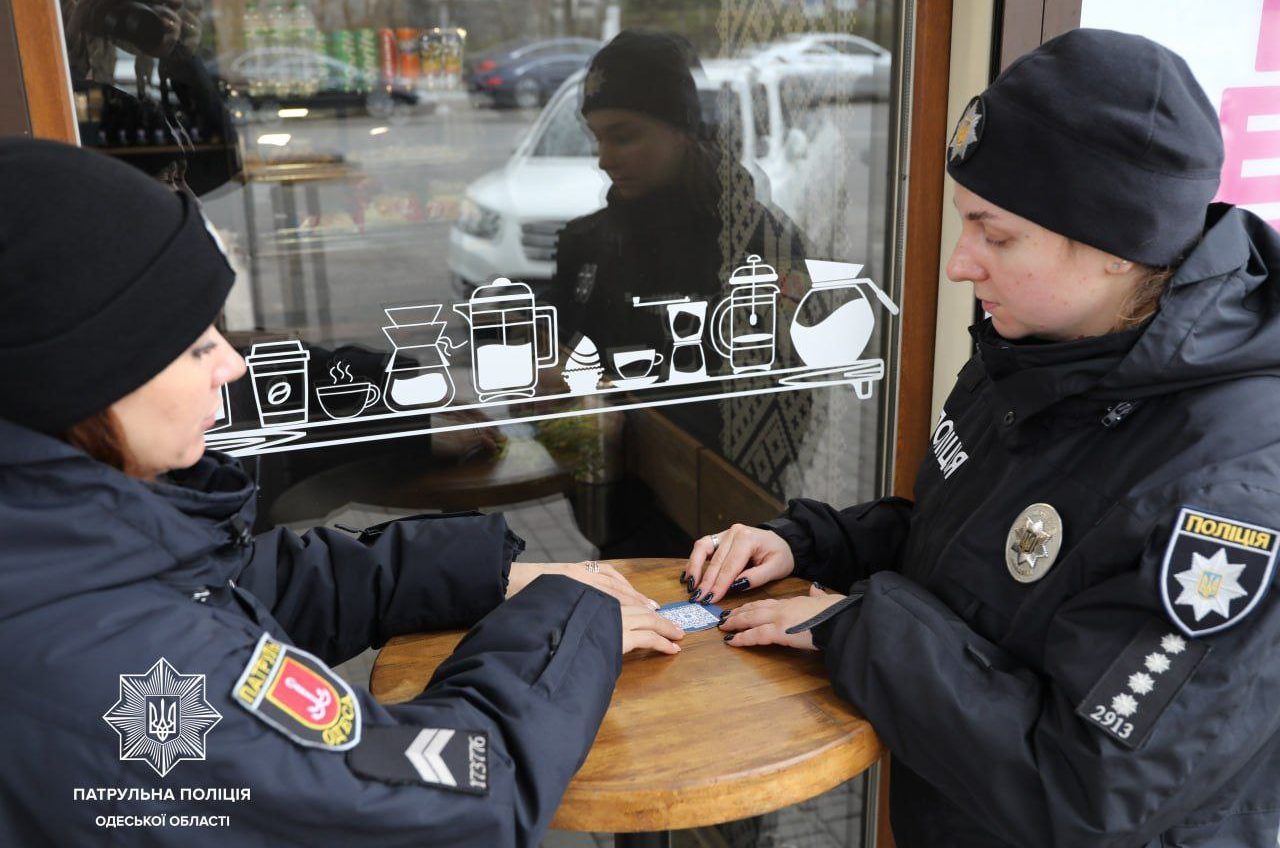 «Тиша не захищає»: у кав’ярнях Одеси з’явилися QR-коди для допомоги постраждалим від домашнього насильства (фото) «фото»