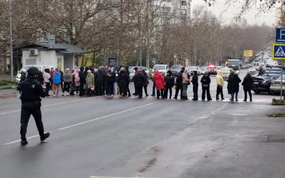 Перекриття дороги в Чорноморську через графіки вимкнень світла: в DTEK відреагував на мітинг (фото) «фото»