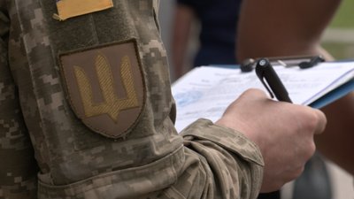 Суд взяв під варту працівників Одеського ТЦК, яких підозрюють у викраденні чоловіка та вимаганні грошей «фото»