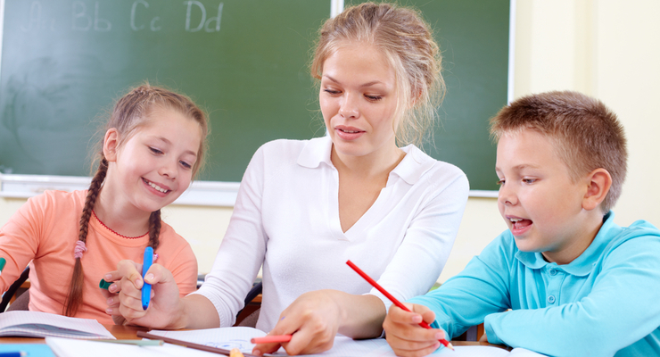 Вчителі починають отримувати підвищену зарплату: з 1 січня — плюс 30% «фото»