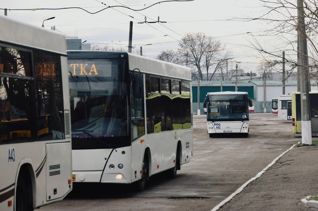 Соціальні автобуси замість електротранспорту: схема руху на 9 січня «фото»
