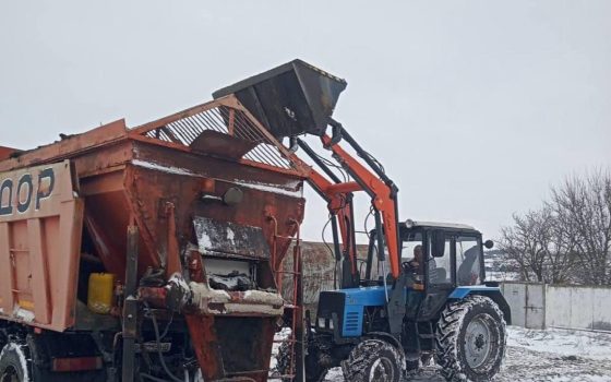 Негода на Одещині: на дорогах працюють 160 одиниць техніки та понад 400 людей (фото) «фото»