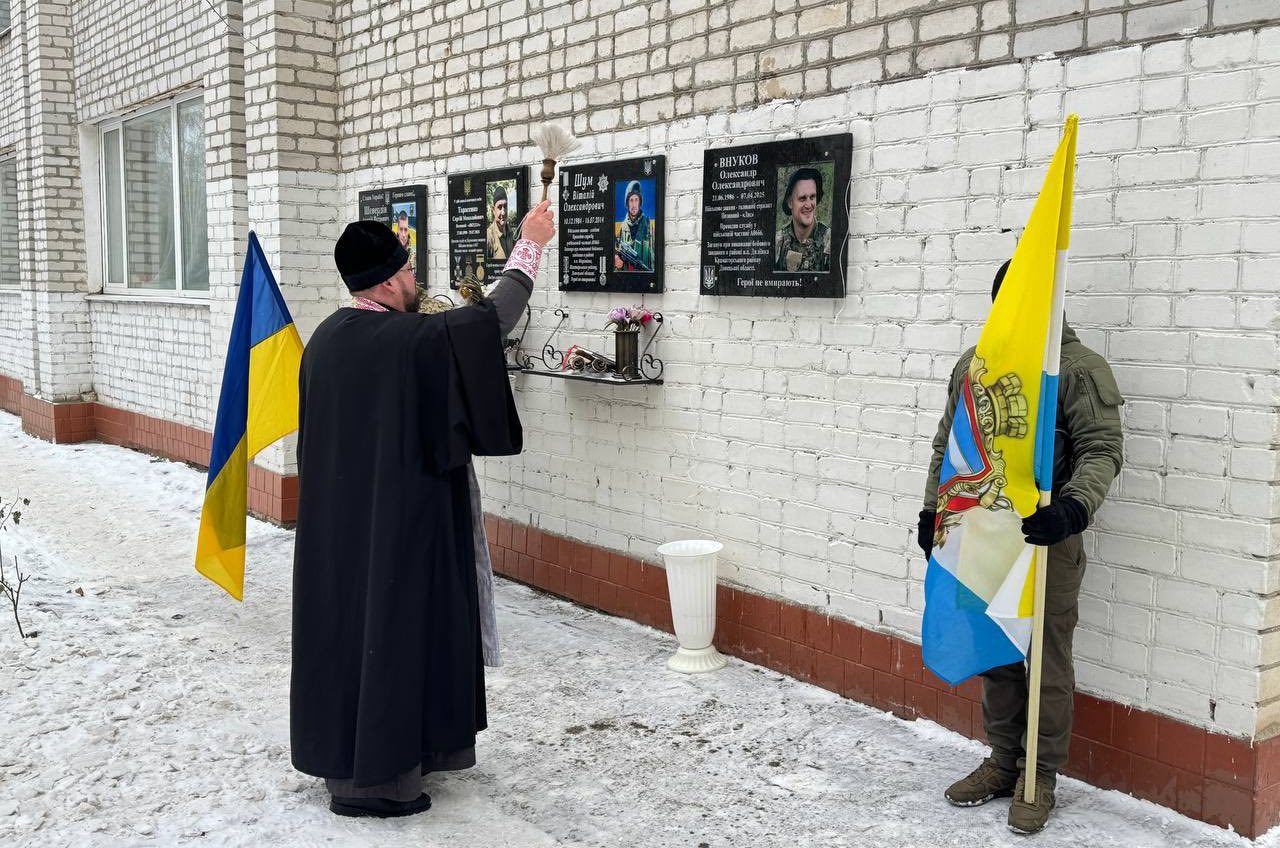 У Чорноморську відкрили меморіальну дошку полеглому захиснику України (фото) «фото»