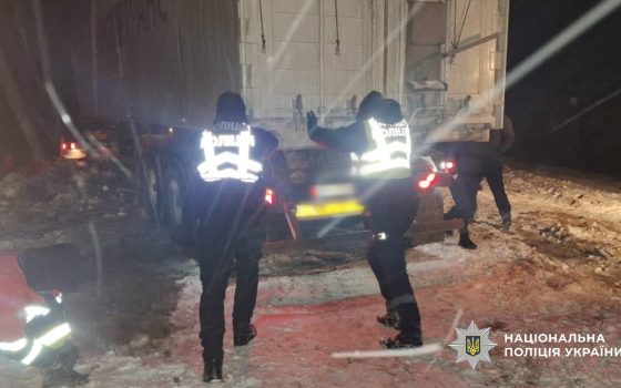 Негода паралізувала рух: на трасі Кодима – Балта водіям знадобилася допомога (фото, відео) «фото»