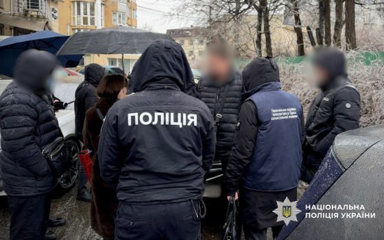 В Одесі службовець райадміністрації вимагав тисячу доларів, щоб не перевіряти і не демонтувати СТО (фото) «фото»