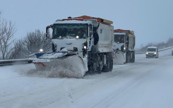 На Одещині ускладнені погодні умови: проїзд дорогами забезпечено, але на трасі М-13 діє повна заборона руху «фото»