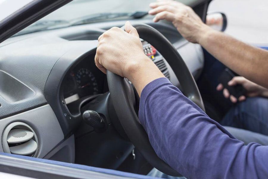 Фіктивні інструктори: в Одесі керівницю автошколи підозрюють у фальсифікації офіційних документів «фото»