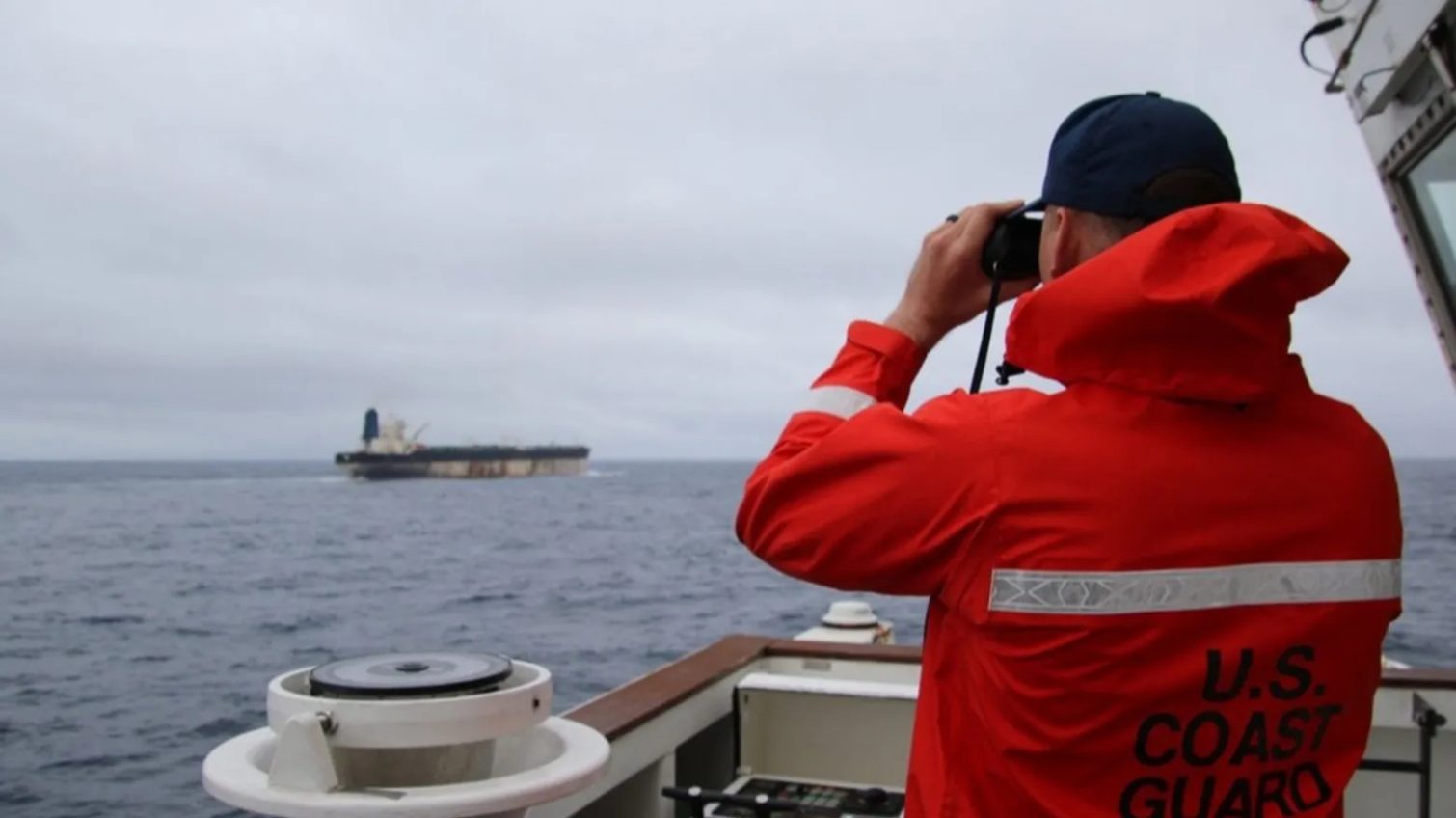 На борту захопленого США танкера «тіньового флоту» рф перебуває 17 українців: посольство тримає ситуацію на контролі «фото»