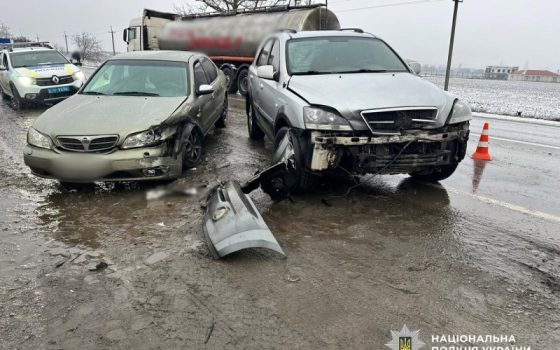 На трасі Одеса-Южне легковик зіткнувся з вантажівкою «фото»