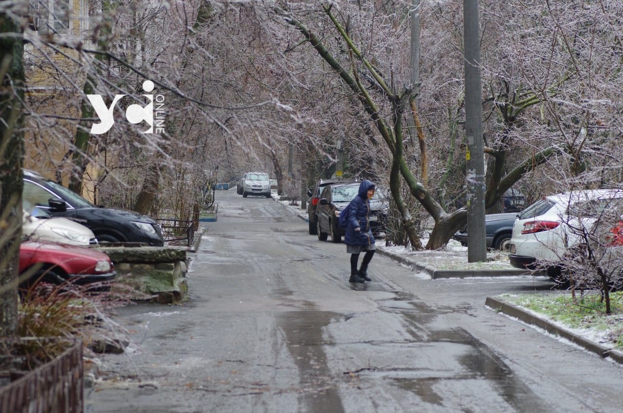 Будьте обережні — в Одесі ожеледиця. Список травмпунктів «фото»