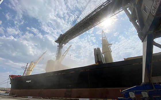 Морським коридором України перевезли 100 мільйонів тонн зерна «фото»