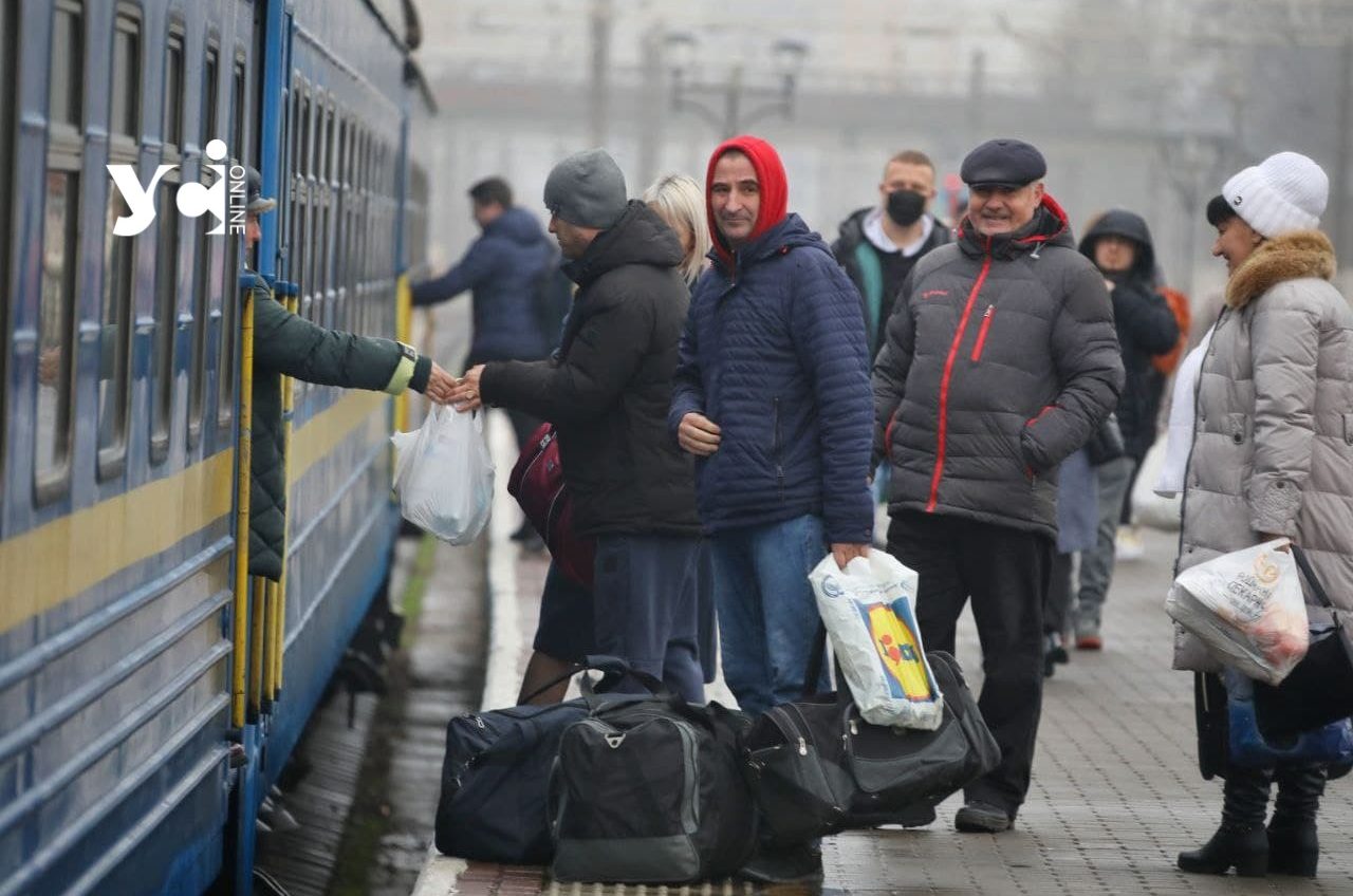 Внаслідок негоди в Україні затримуються майже півсотні поїздів: потяг Київ-Одеса спізнюється на 4 години «фото»