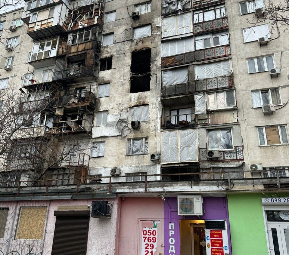 В будинку на Транспортній, що постраждав від атаки дронів, завершили консерваційні  роботи (фото) «фото»