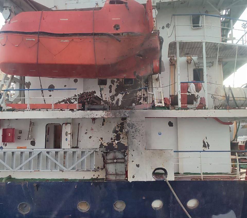 Росіяни атакували цивільні судна в Чорноморську та Одесі: одна людина загинула «фото»