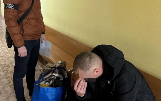 Вимагав 25 тисяч доларів за угіддя: ексочільника лісгоспу взяли під варту (фото) «фото»