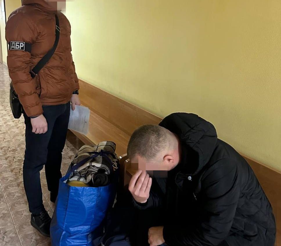 Вимагав 25 тисяч доларів за угіддя: ексочільника лісгоспу взяли під варту (фото) «фото»