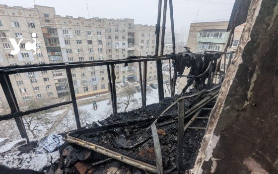 Не може без сліз на це дивитися: російський дрон влучив у квартиру в Чорноморську (фото, відео) «фото»