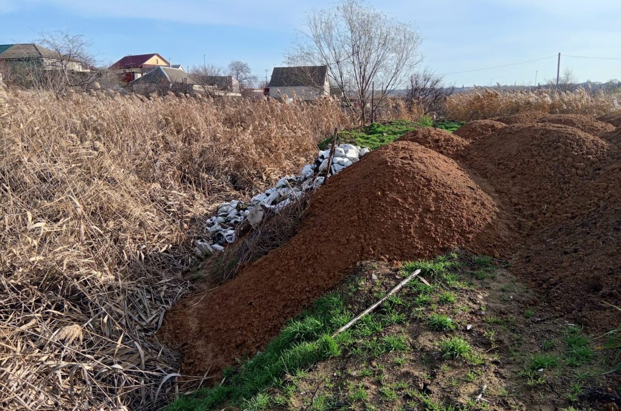 Одещина: балку, якою протікає струмок, засипали відходами (фото) «фото»